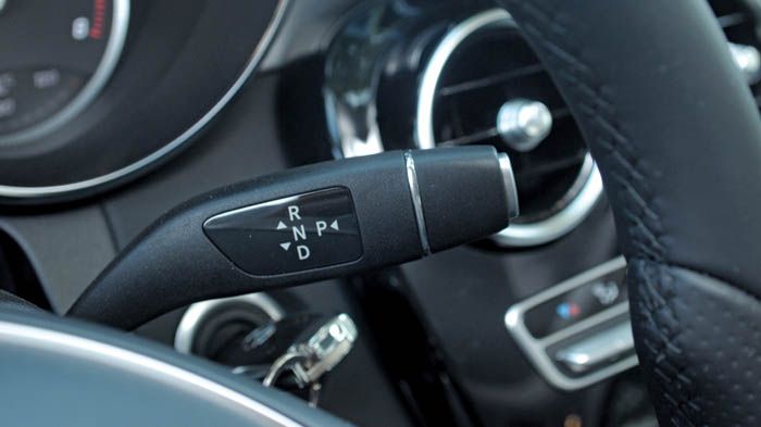 Το αυτόματο κιβώτιο 7G-TRONIC τονίζει την άνεση στην οδήγηση, ενώ βοηθά τον οδηγό να κινηθεί οικονομικά στην επιλογή «Eco» του συστήματος AGILITY SELECT.
